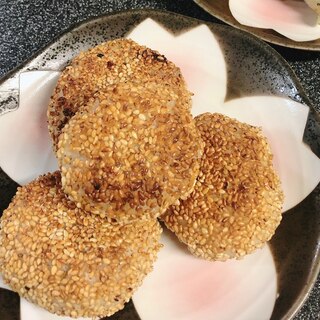 お米と餡子と白ごまで☆胡麻団子